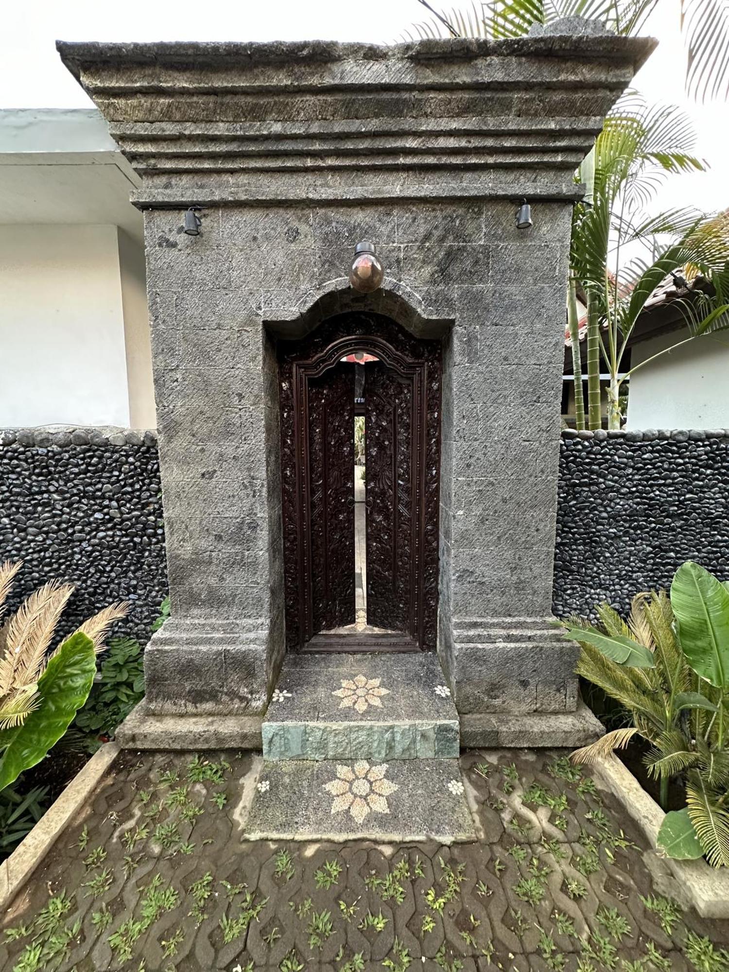 Bali Stuti Jimbaran Inn Exterior photo
